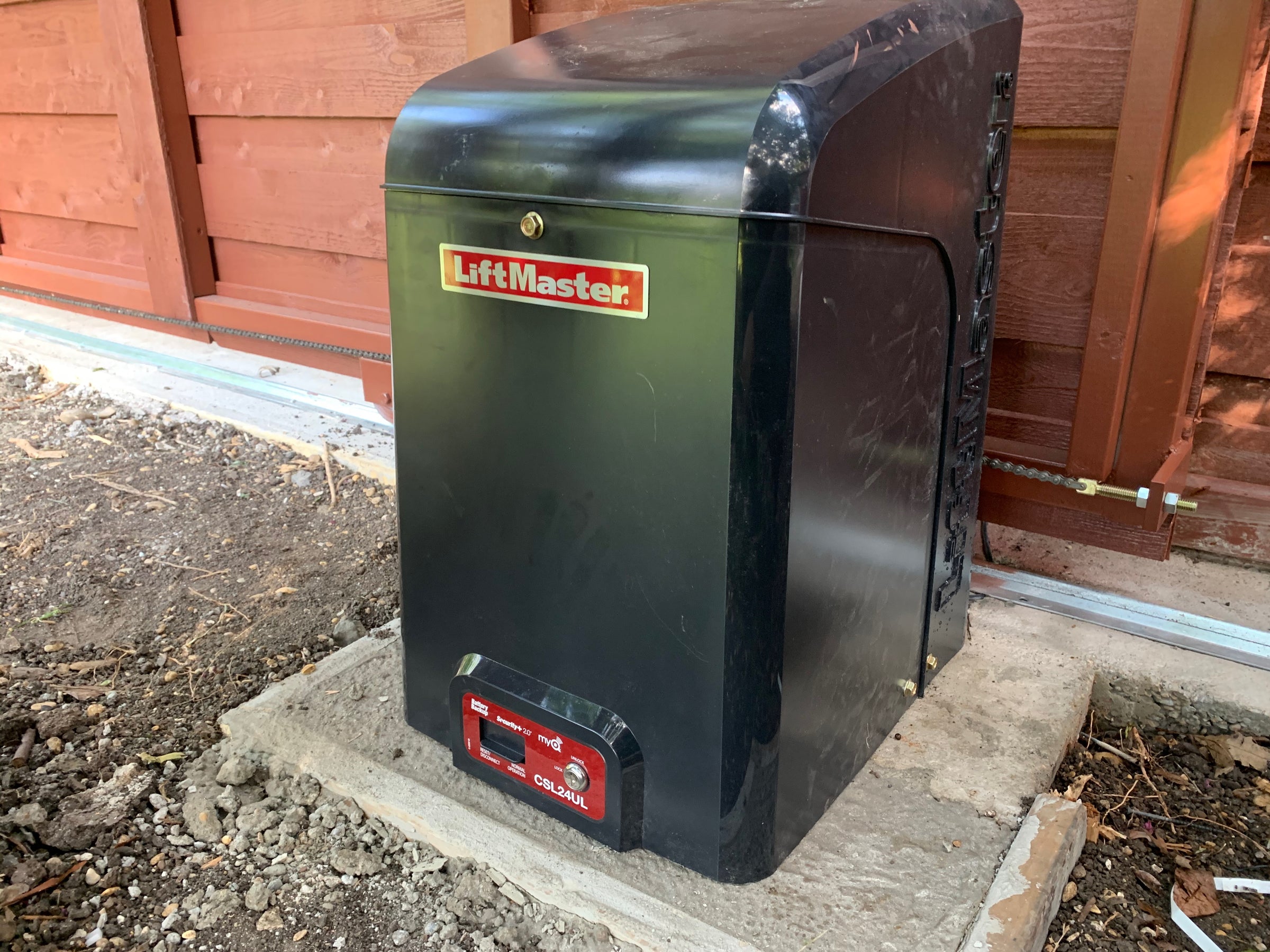 Sliding gate operator