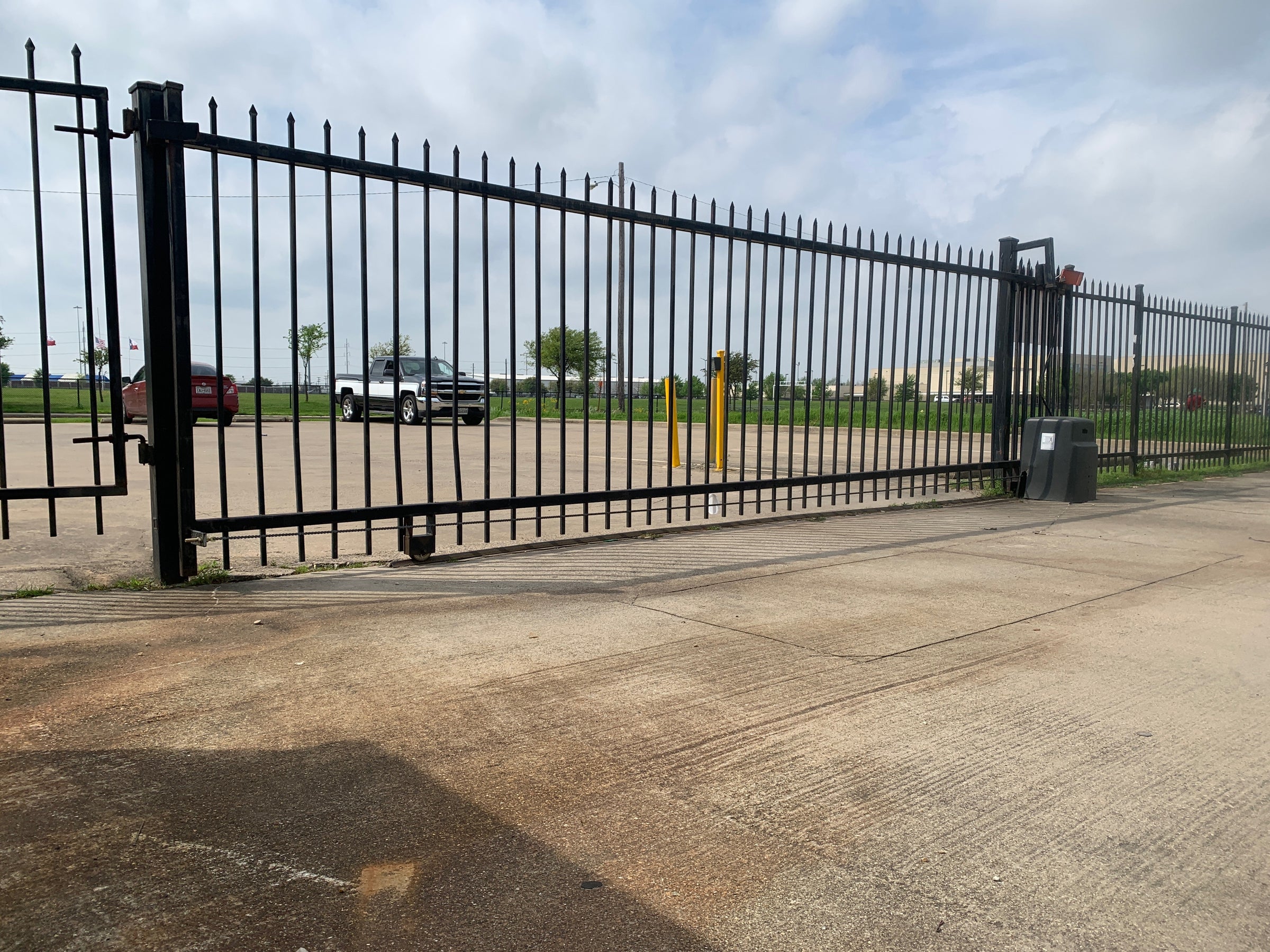 Iron sliding gate
