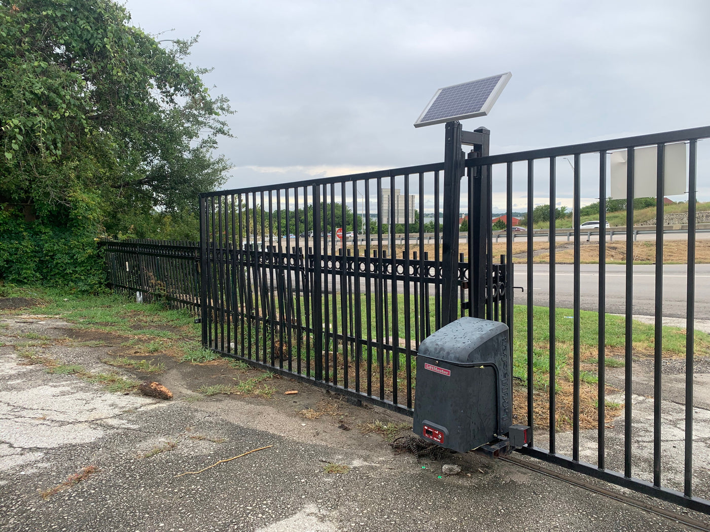 Iron sliding gate