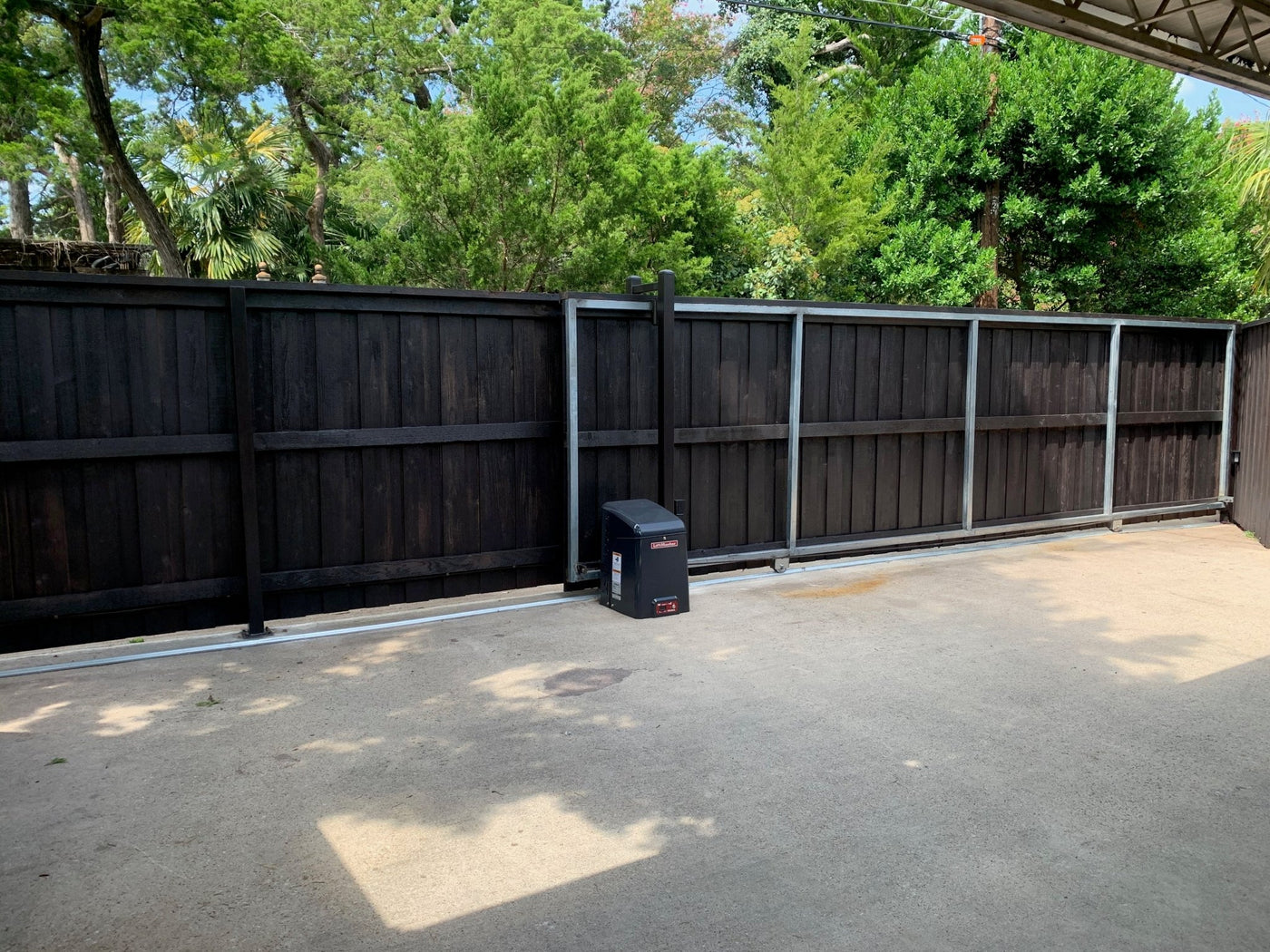 Vertical wood sliding gate - AS GATE & FENCE