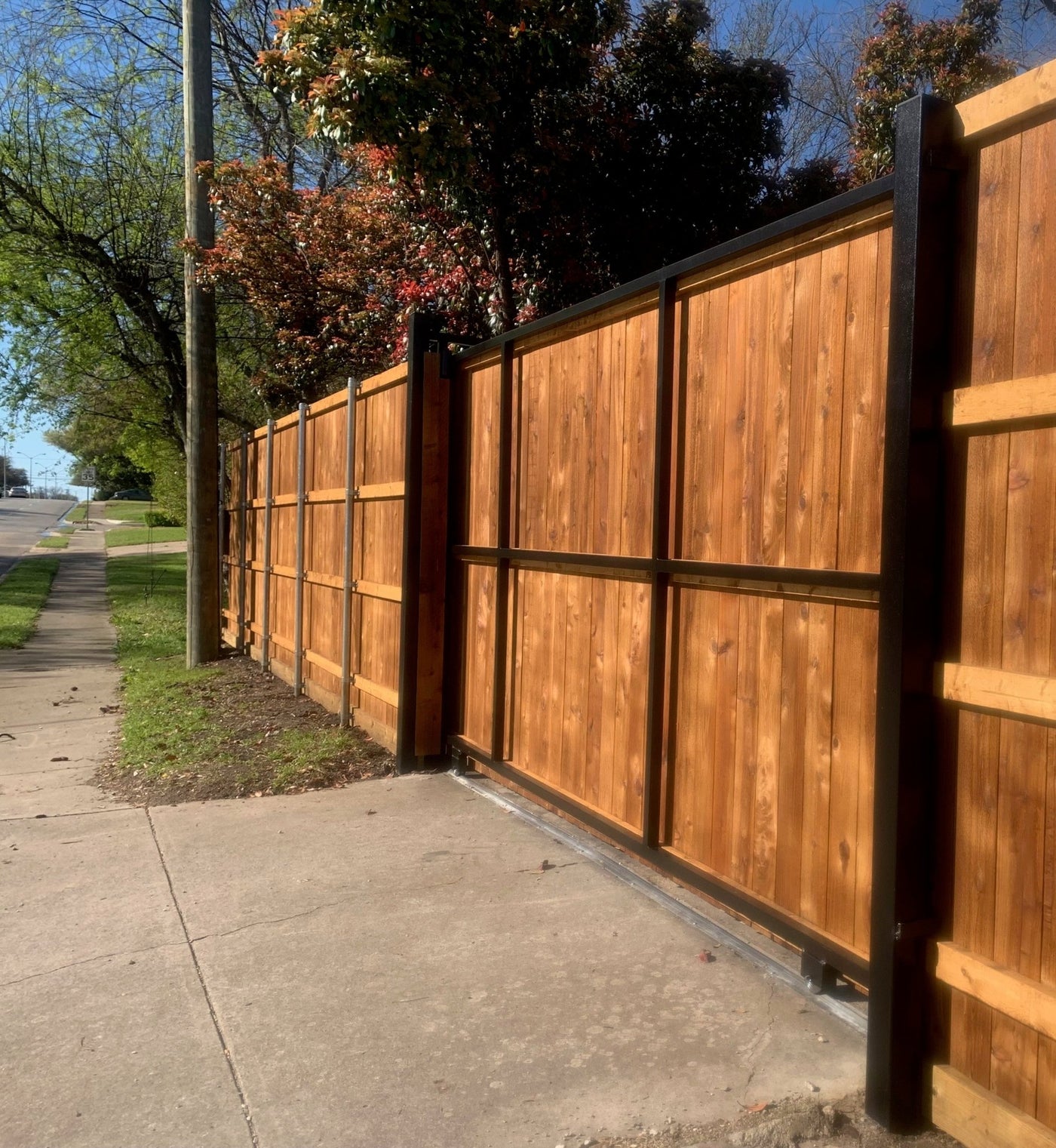 Vertical wood sliding gate - AS GATE & FENCE